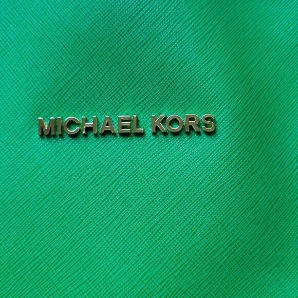 Michael Kors Jet Set Travel In Kelly Green - Picture 6 of 6